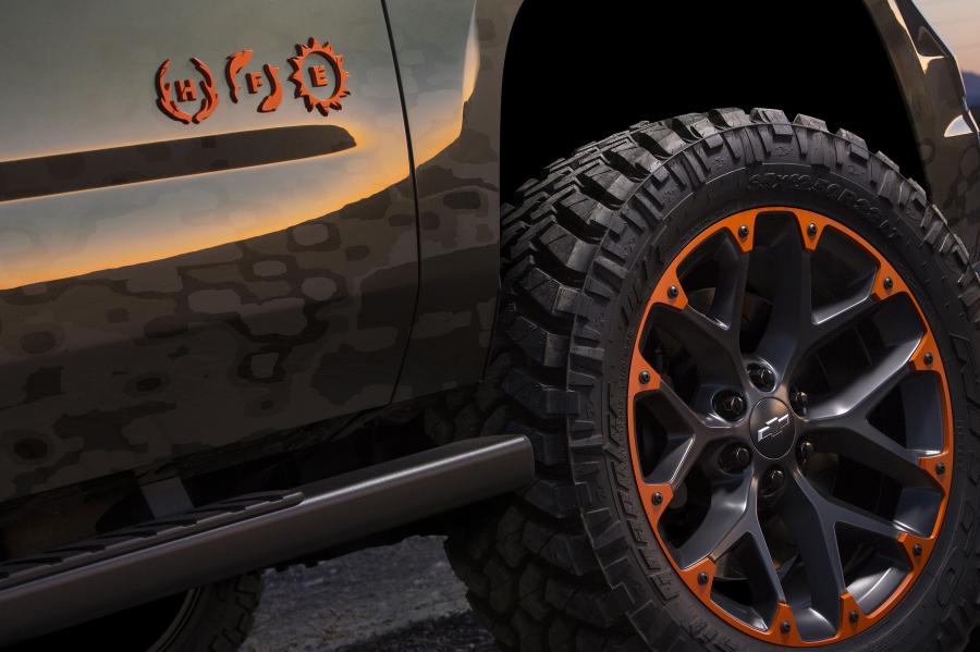 Детали экстерьера Chevrolet Suburban Luke Bryan Concept 2017 года  (фото 4 из 8)